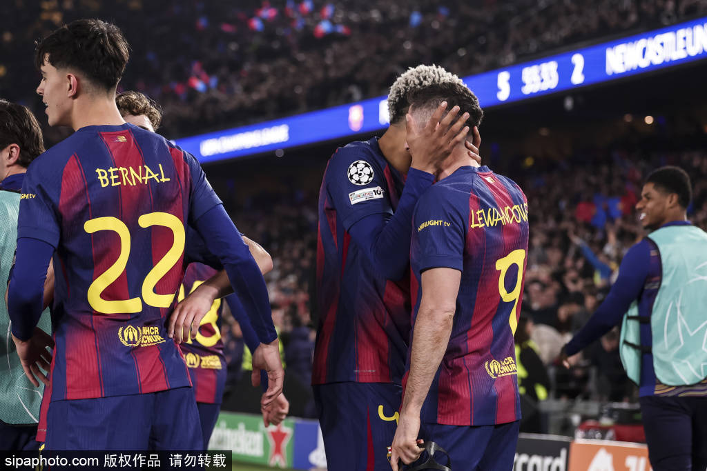 欧冠生死战前夜，巴萨中场“迷雾”重重：弗里克如何解开德容与伤病之困？